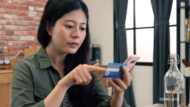 How to Avoid Online Scammers While Holiday Shopping