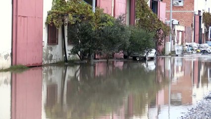 Aydın'da sağanak - Bazı iş yerlerini su bastı (2)