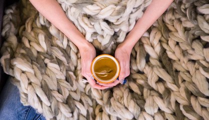 This DIY Arm Knitting Tutorial Will Keep You Cozy