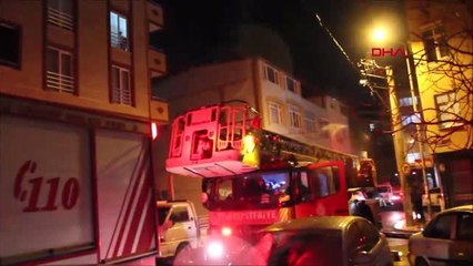 Silivri'de Şiddetli Rüzgar Çatıları Uçurdu 2