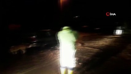 Erdek - Bandırma karayolu aşırı yağıştan dolayı kapandı