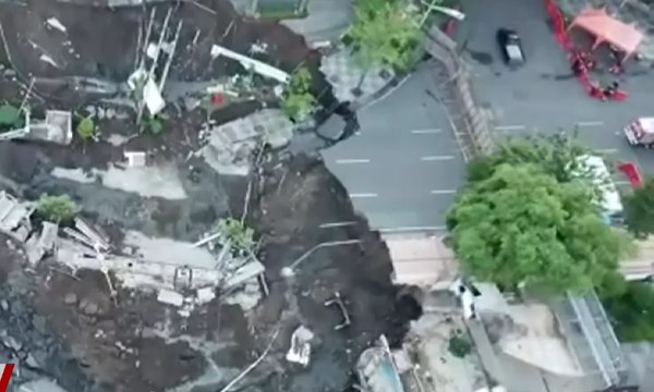 Seperti Ini Penampakan Jalan Raya Gubeng yang Ambles