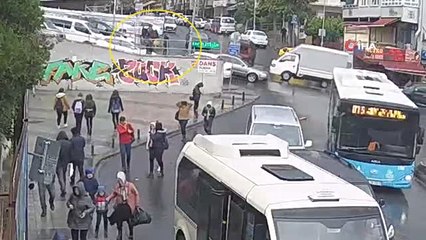 Bayrampaşa'da Güpegündüz Gasp Dehşeti Kamerada