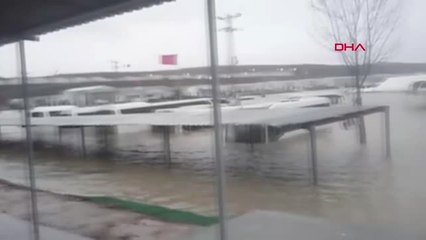 İstanbul- - Arnavutköy'de Onlarca Araç Su Altında Kaldı