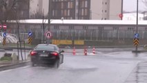 Arnavutköy'de Sağanak Yağış Nedeniyle Bazı İş Yerlerini Su Bastı