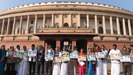 AIADMK MPs protest against construction of dam across Cauvery River | OneIndia News