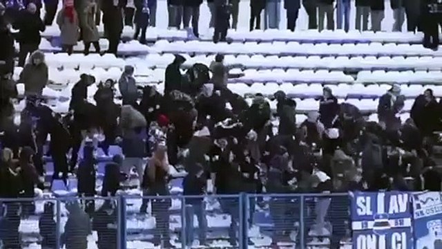 Así se Combate el Frío ¡Guerra de Bolas de Nieve!