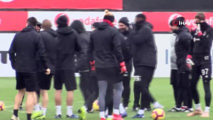 Beşiktaş, yağmur altında çalıştı