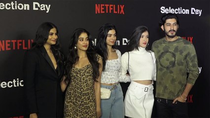 Jhanvi Kapoor, Khushi Kapoor, Shanaya & Rhea ROCK the red carpet at Netflix; Watch video | FilmiBeat