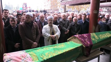 Kamyonun çarpması sonucu ölen anne ve kızı toprağa verildi - RİZE