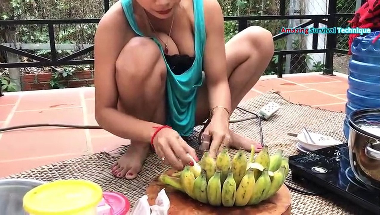 Foreign beauty cooking banana dessert with coconut, amazing survival skills