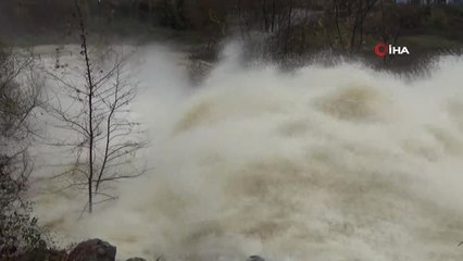 Yalova'da Dereler Taştı, Seralar Sular Altında Kaldı