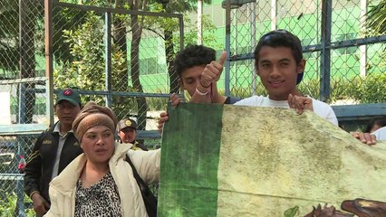 Protesta contra política migratoria de EEUU frente a embajada