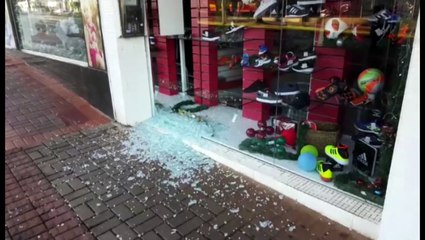 Câmera mostra arrombamento em loja no centro