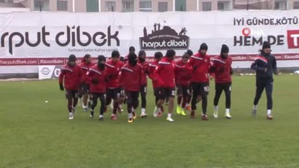 Orhan Kaynak: "Öğlen Aynı, Akşam Aynı Yemeği Yiyoruz"