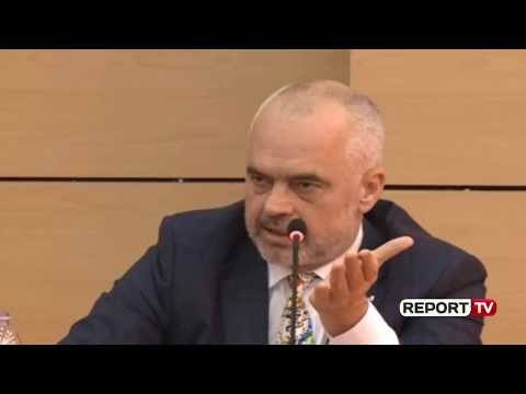 Rama dialog me studentët në Vlorë: Tani 50% e tarifës paguhet nga shteti