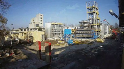 Montage d'une usine de distillation en Pologne - Time laps 4 angles