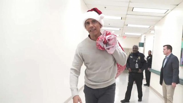 شاهد: سانتا كلاوس اسمه باراك أوباما يزور أطفالا مرضى في واشنطن