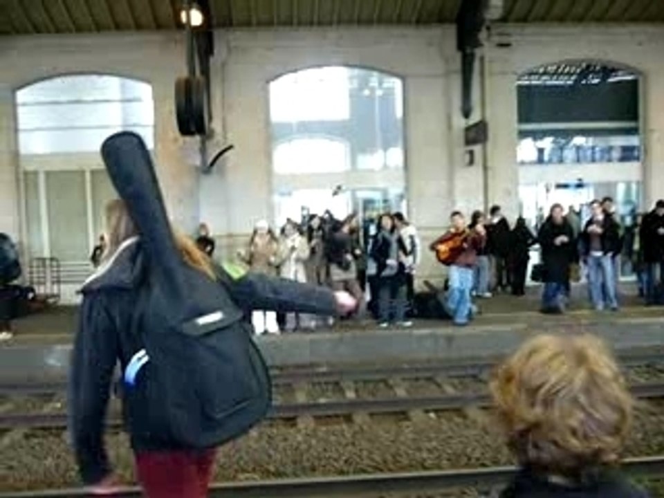 Sur le quai de la gare de Blois