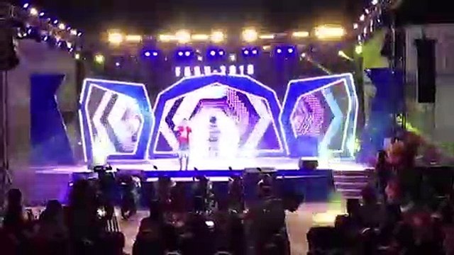 Vì quá yêu đội tuyển Việt Nam Lâm Chấn Khang dám làm điều này trên sân khấu trước 10 ngàn khán giả