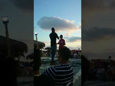 اسمع اغنية بداري الاه بشكل تاني بصوت حسن شاكوش و جزء من اغنية سلامة النية - لايف 2017