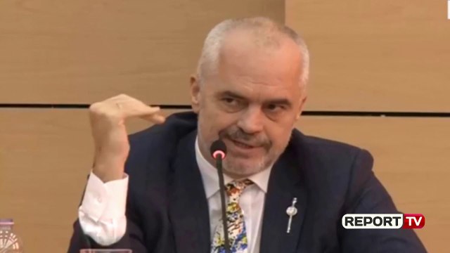 Rama takim me studentët në Vlorë: Tani 50% e tarifës paguhet nga shteti