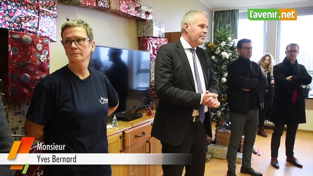 Les joueurs de l'Excelsior Virton à la rencontre des enfants de Vivalia