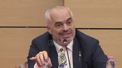 Rama në Vlore per dialogun me studentet