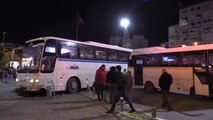 İzmir'de Tur Otobüsü Kaldırımdaki Yayalara Çarptı: 1 Ölü, 3 Yaralı