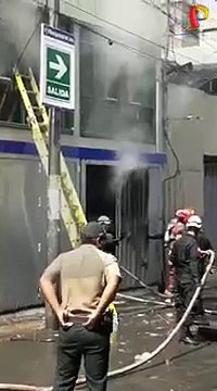 Bomberos controlaron amago de incendio en galería cerca a Mesa Redonda