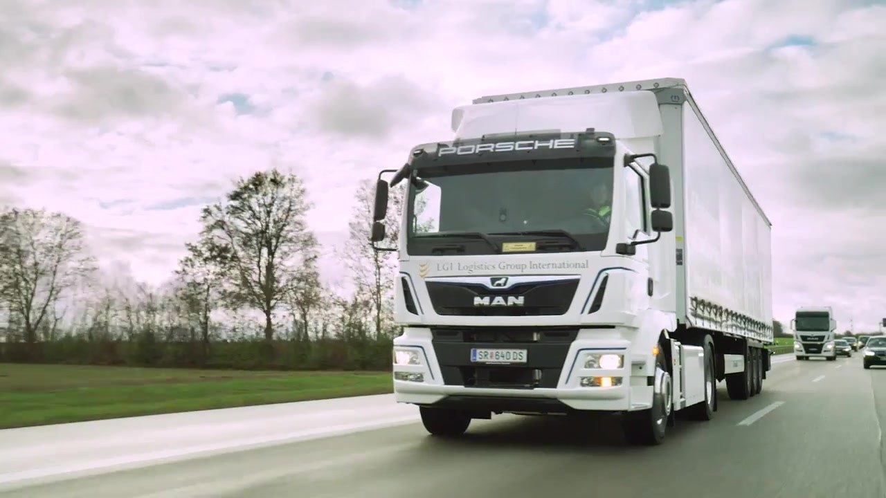 Geräuscharm und abgasfrei zur Montage des neuen Elektro-Porsch