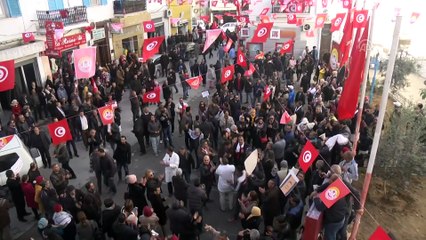 Tunus'ta öğretmenlerden maaş protestosu
