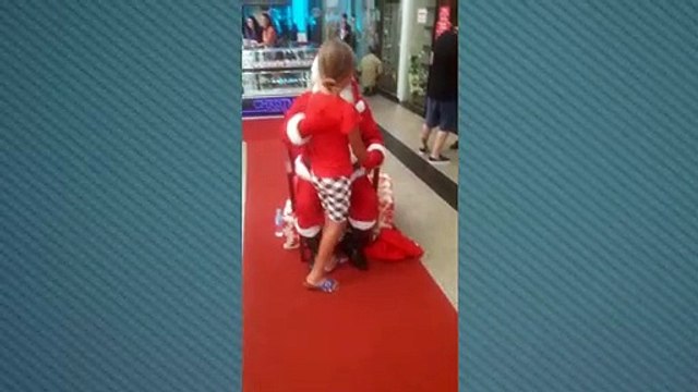 Papai Noel proporciona dia especial para crianças carentes