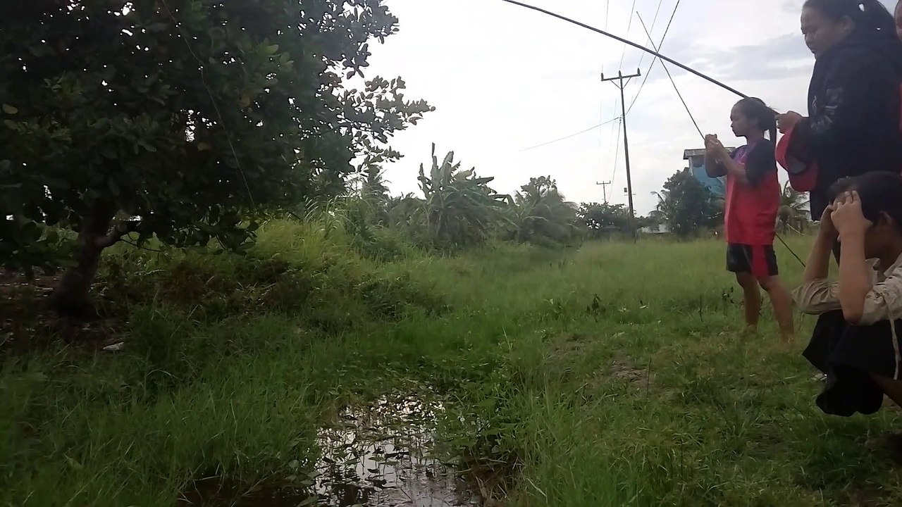 Mancing ala keponakan