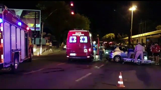 Colisão seguida de capotamento deixa seis feridos no Ciro Nardi