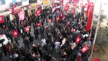 Tunuslu öğretmenler zam talebiyle gösteri düzenledi - TUNUS