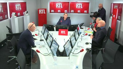 "L'or, c'est la monnaie d'échange inaltérable", explique François Lenglet