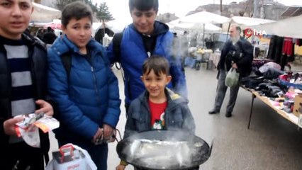 Semt Pazarında Öğrencilere Ücretsiz Balık İkramı