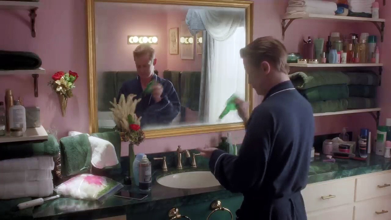 Macaulay Culkin rejoue "Maman, j'ai raté l'avion" dans cette publicité de Noël