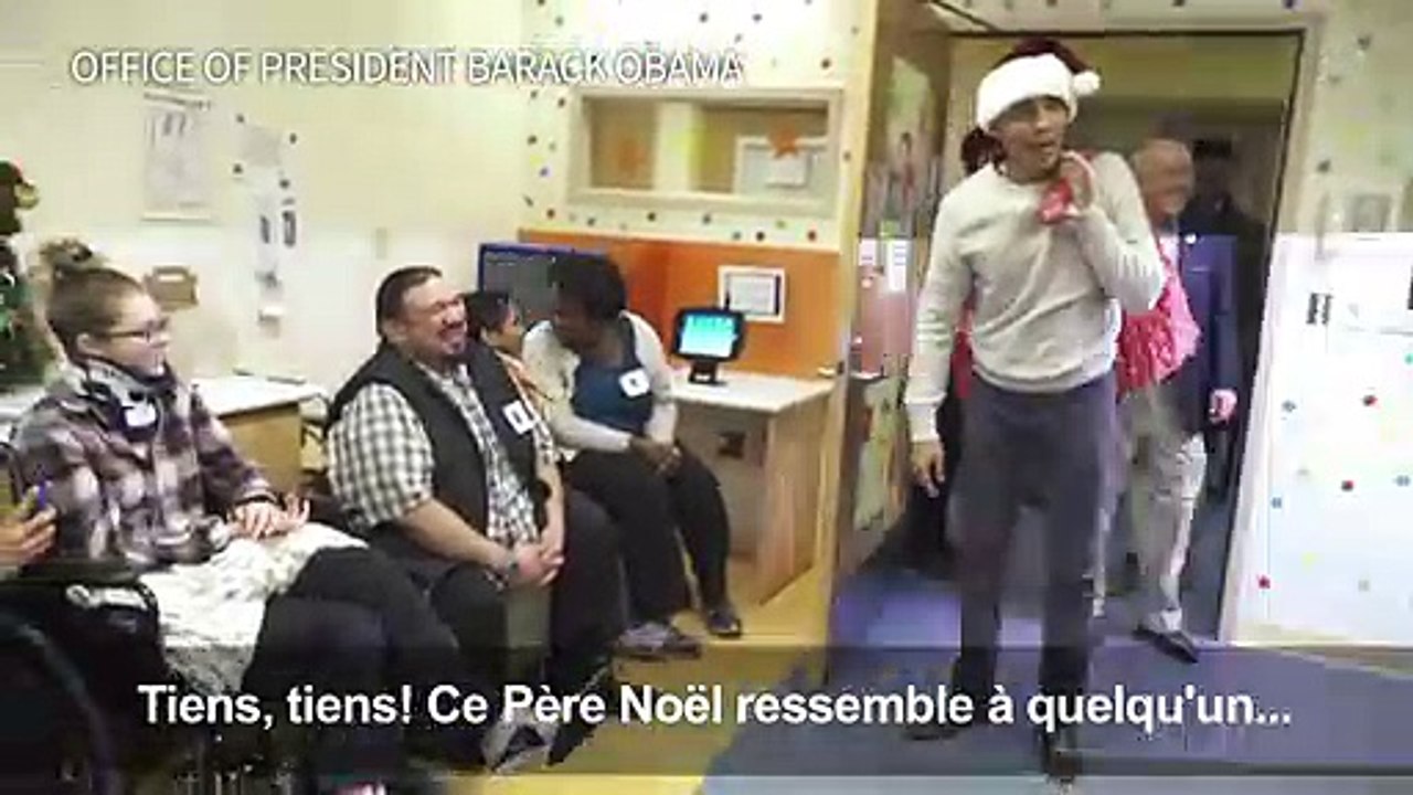 Barack Obama joue au Père Noël dans un hôpital pour enfants