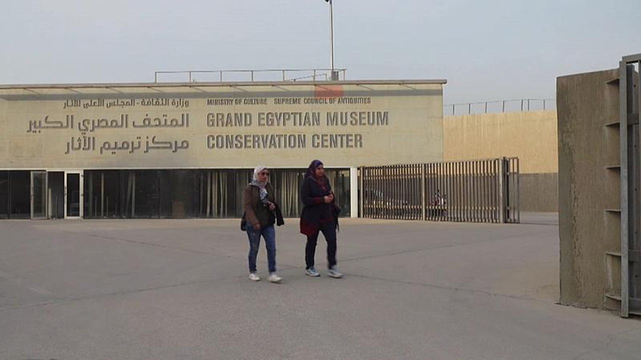 شاهد: 100 ألف قطعة أثرية في متحف مصر الكبير بان...
