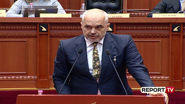 Report TV - Deputeti i PD Hasa tenton të qëllojë me bojë e vezë kryeministrin, Rama: Nxirreni jashtë