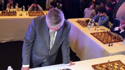 Ángel Haro Hace Pensar al Maestro Kárpov ¡Un Minuto Para Mover!