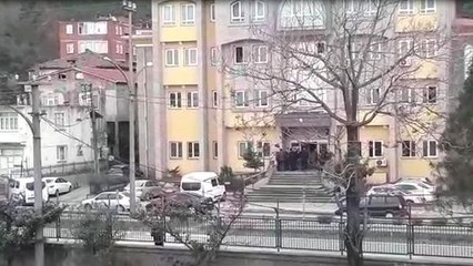 İstismar Sanığı, Adliyede Polisin Belinden Silahı Alıp Rastgele Ateş Etti