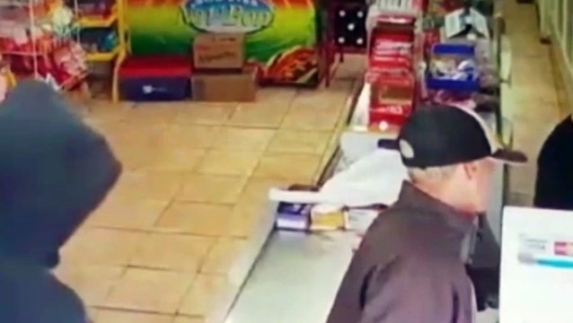 Assaltantes que agiram no Floresta são flagrados por câmeras de seguranças