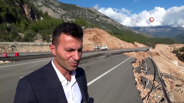 Antalya-Kumluca karayolunda heyelan