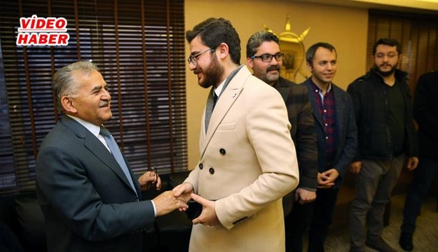 (20 Aralık 2018) BAŞKAN BÜYÜKKILIÇ AK PARTİ KOCASİNAN İLÇE BAŞKANI OKANDAN’A “HAYIRLI OLSUN” DEDİ…