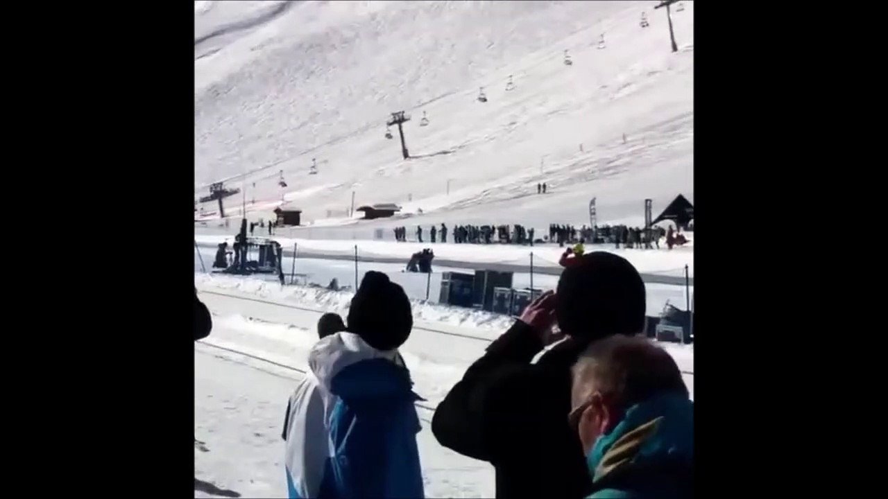 Il fait un backflip en voiture... dingue