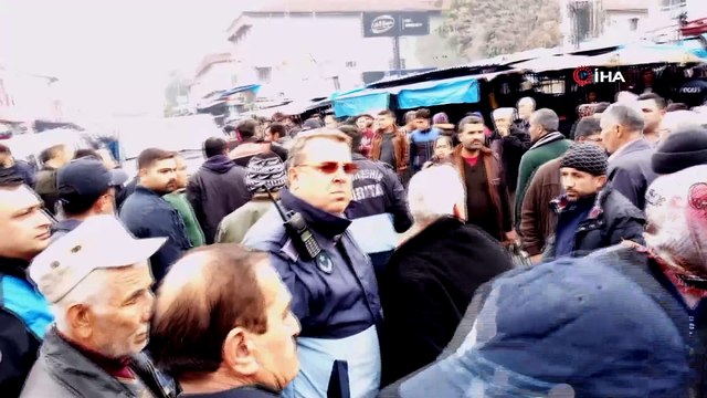 Zabıta ve esnaf arasında tezgah gerginliği: Zabıta amiri ve esnaf karakola götürüldü