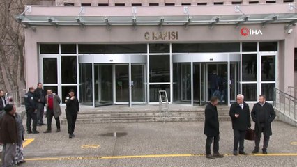 Duruşma salonu kan gölüne döndü: 8 yaralı